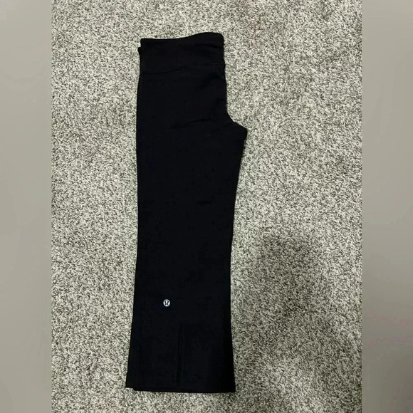 Lululemon size 8 cropped wide leg pants - Picture 4 of 5
